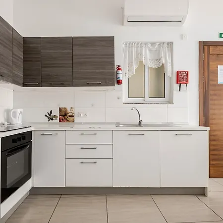 Gzr F3, Spacious In Downtown Apartment *
