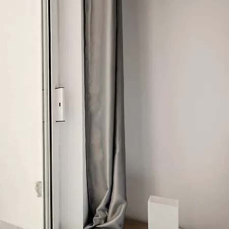 Gzr F3, Spacious In Downtown Gzira