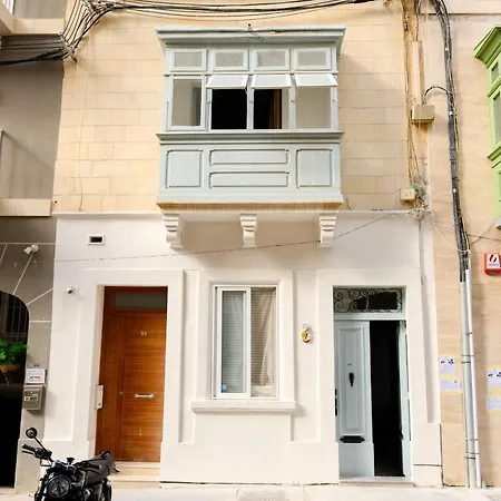 Gzr F3, Spacious In Downtown *